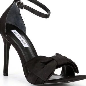 Steve Madden
Trusty Satin Bow Dress Sandals 8.5M. Black